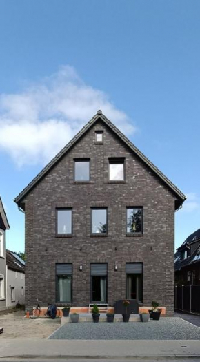 Moderne Ferienwohnung direkt am Kanal / Neubau